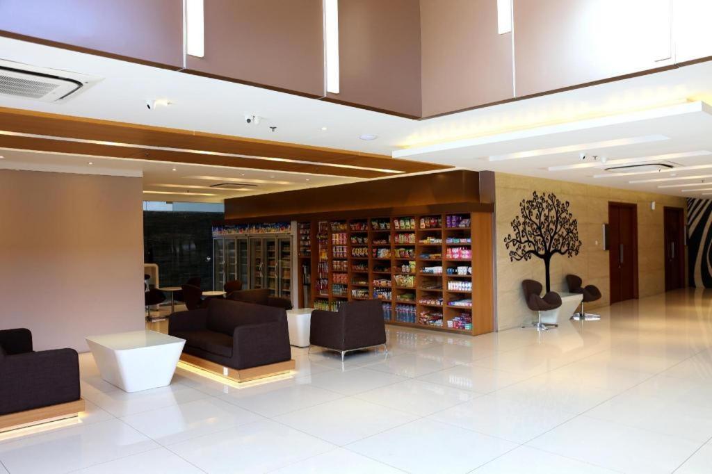 Grand Citihub Hotel @Kajoetangan Malang Esterno foto
