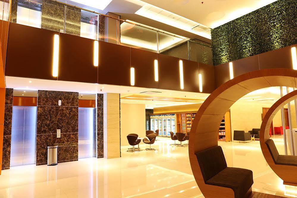Grand Citihub Hotel @Kajoetangan Malang Esterno foto